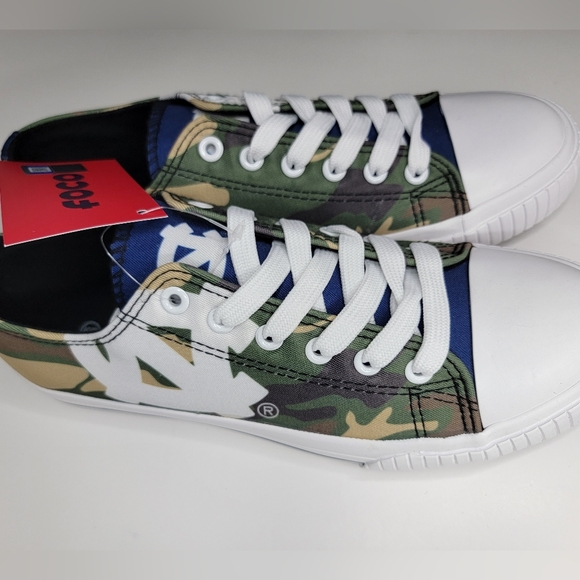 North Carolina Tar Heels Women NCAA College Team Camo Low Canvas Sneakers Shoes - Picture 5 of 10